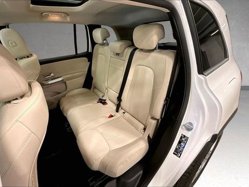 Used 2023 Mercedes-Benz GLB 250 4MATIC image 22