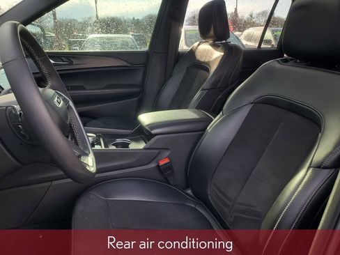 Used 2024 Jeep Grand Cherokee L Altitude AWD/4WD image 12