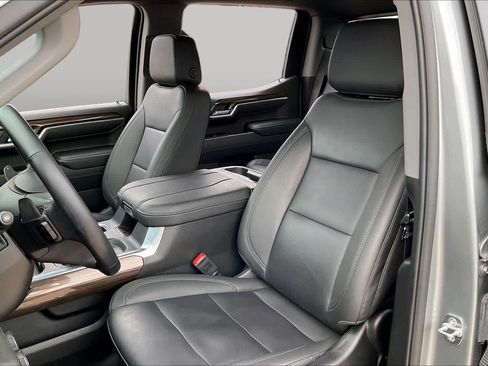 Certified 2025 Chevrolet Silverado 1500 RST RWD image 9