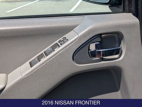 Used 2016 Nissan Frontier SV w/ SV Value Truck Package AWD/4WD image 12