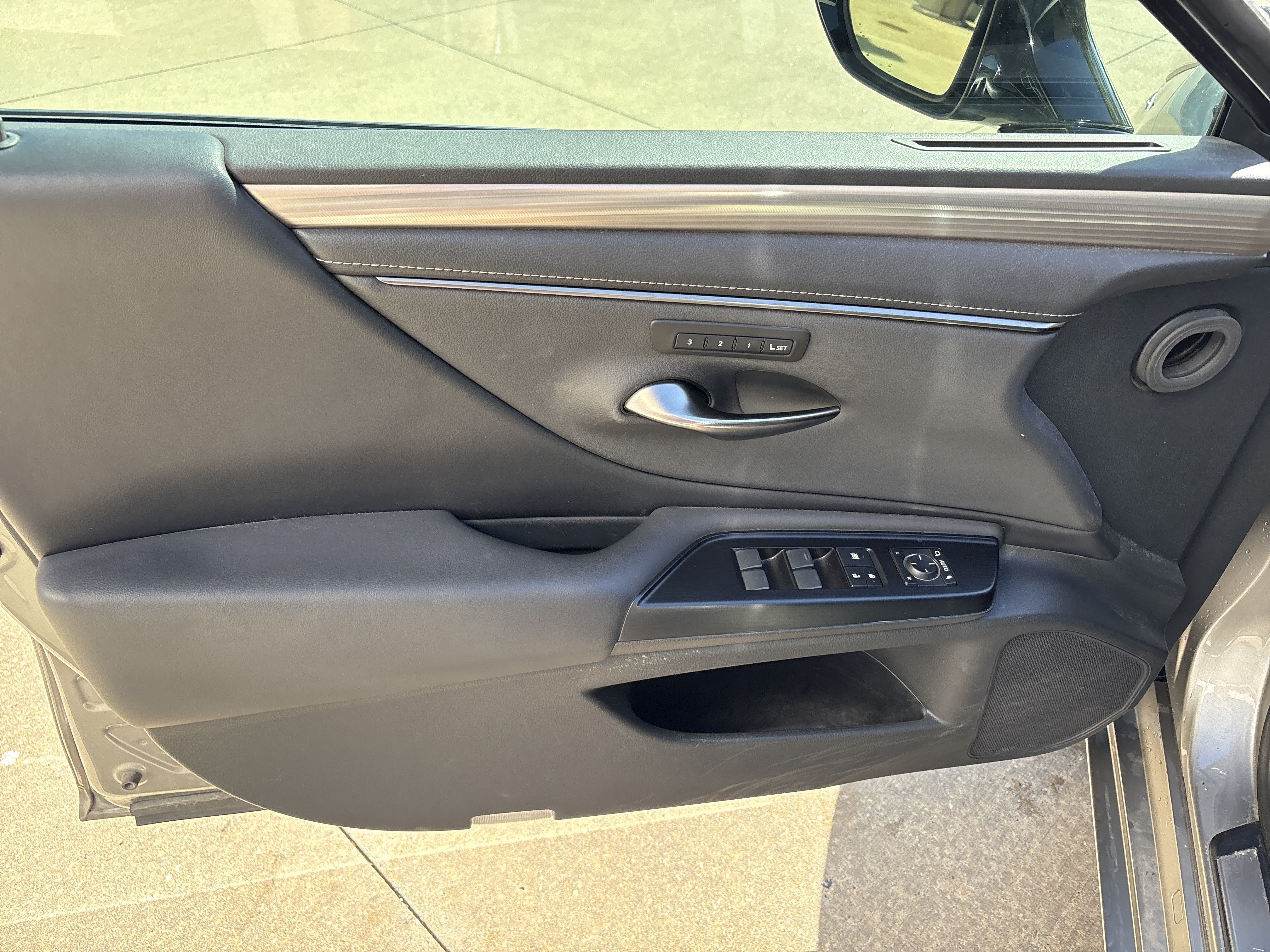 Used 2020 Lexus ES 350 F Sport w/ Accessory Package FWD image 33