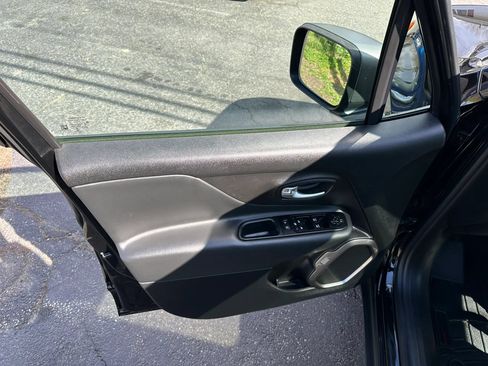 Used 2020 Jeep Renegade Limited w/ UConnect 8.4 Nav Group AWD/4WD image 35