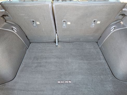 Used 2020 Nissan Kicks S image 18