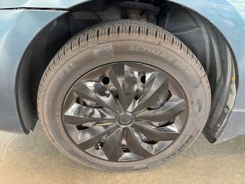 Used 2015 Nissan Sentra SV w/ Navigation Package image 4