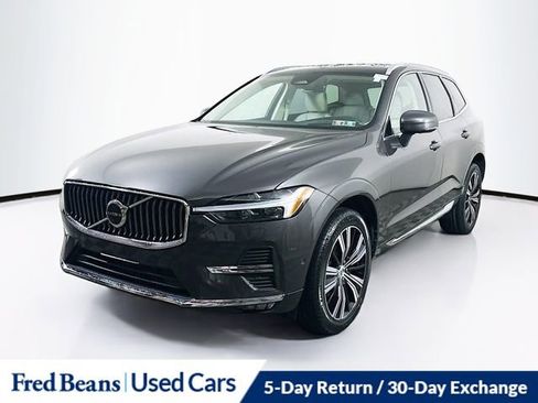 Used 2023 Volvo XC60 B5 Ultimate w/ Climate Package image 3