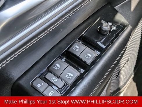 Used 2024 Jeep Wagoneer L 4WD image 23