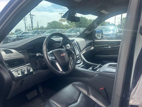 Used 2020 Cadillac Escalade Platinum w/ Escalade Sport Edition AWD/4WD image 4