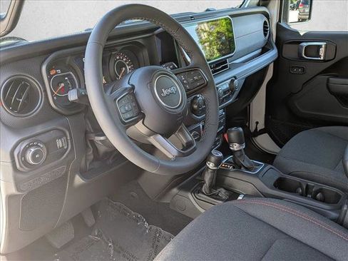 Used 2026 Jeep Wrangler Unlimited Rubicon AWD/4WD image 10