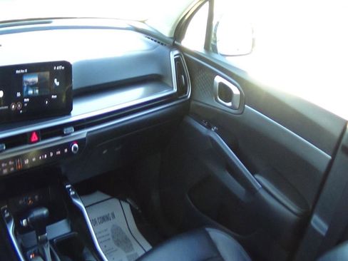 Used 2024 Kia Sorento S image 13