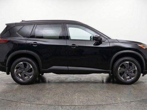 Used 2025 Nissan Rogue SV FWD image 11