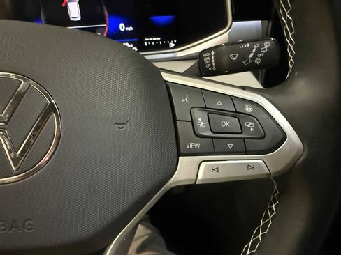 Certified 2025 Volkswagen Taos SE w/ Panoramic Sunroof Package image 30