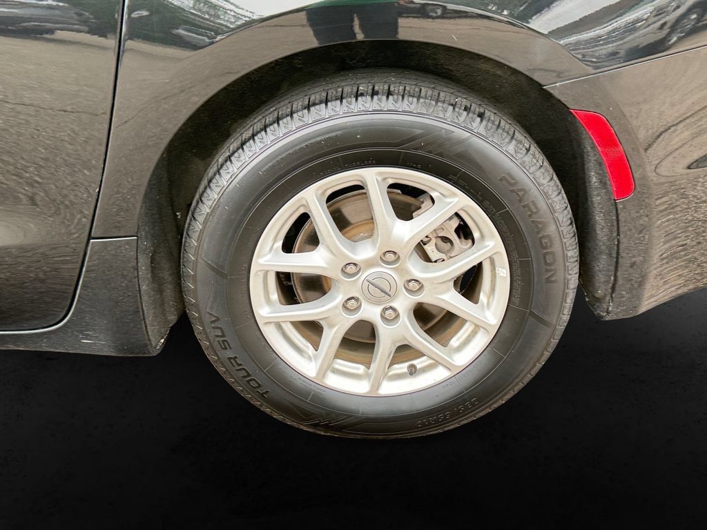 Used 2023 Chrysler Pacifica Touring-L FWD image 12
