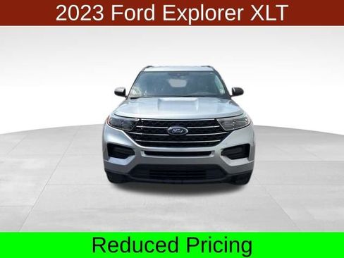 Used 2023 Ford Explorer XLT image 2