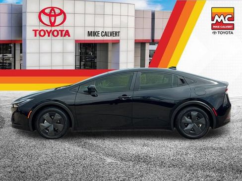 Used 2026 Toyota Prius LE FWD image 2