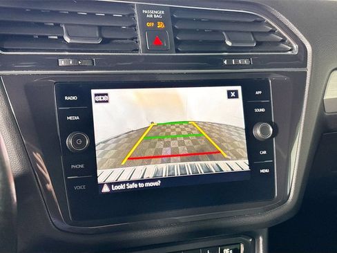 Used 2021 Volkswagen Tiguan SE AWD/4WD image 16
