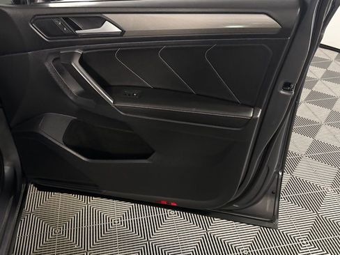 Used 2022 Volkswagen Tiguan SE image 33