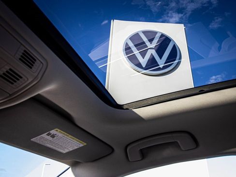 New 2026 Volkswagen Jetta SE image 2