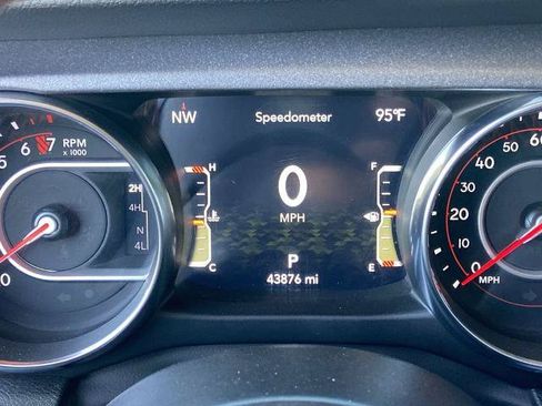 Used 2022 Jeep Gladiator Mojave w/ Cold Weather Group AWD/4WD image 7