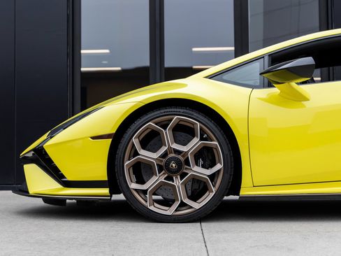 Used 2023 Lamborghini Huracan Tecnica RWD image 12