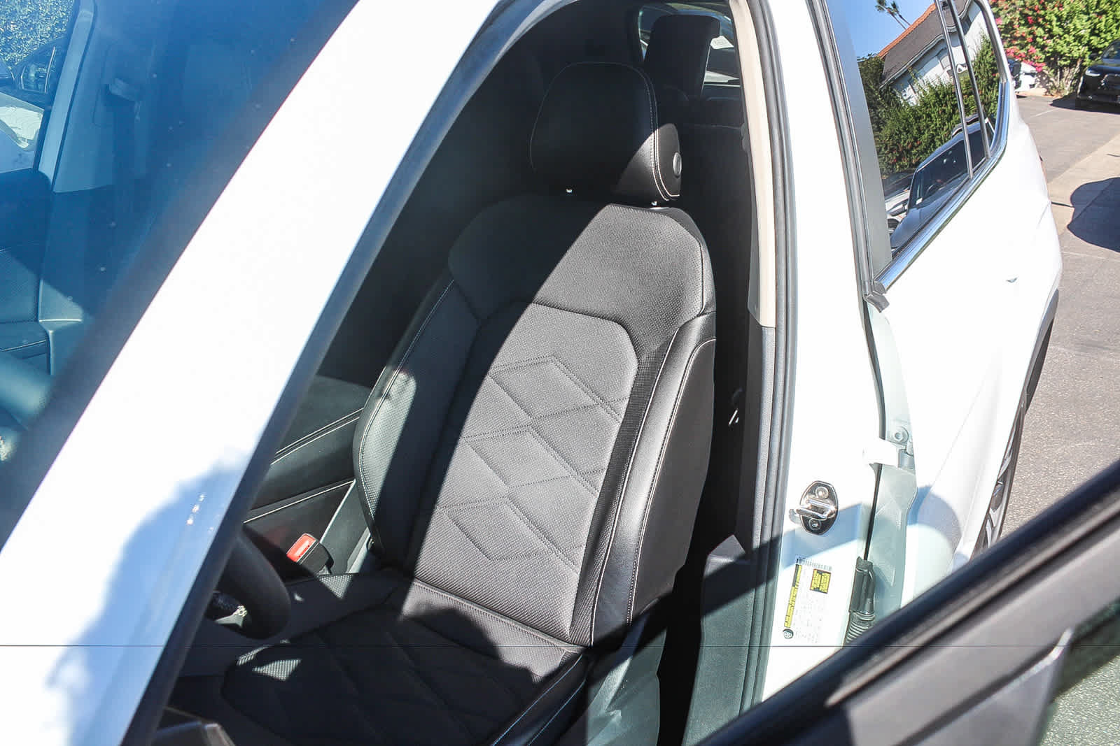 Used 2024 Volkswagen Atlas SE FWD image 32