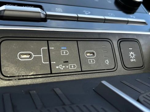 Used 2024 Hyundai Santa Fe Limited image 39