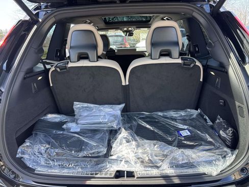 New 2026 Volvo XC90 B5 Plus w/ Protection Package Premier AWD/4WD image 9