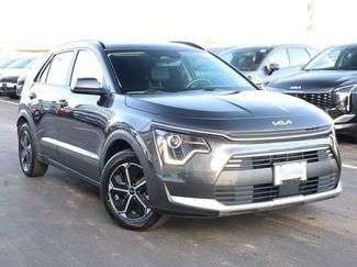 Used 2023 Kia Niro EX video 2