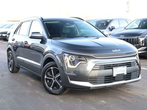 Used 2023 Kia Niro EX image 2