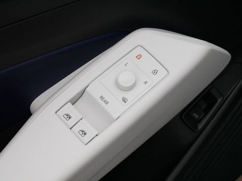 Certified 2023 Volkswagen ID.4 Pro S AWD/4WD image 19