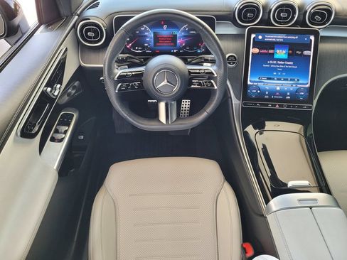 Used 2024 Mercedes-Benz GLC 300 4MATIC image 11