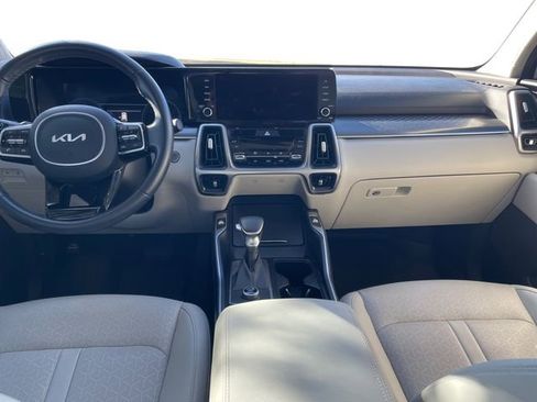 Used 2023 Kia Sorento S w/ Panoramic Sunroof Package image 10