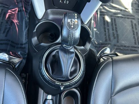 Used 2015 MINI Cooper 4-Door Hardtop image 22