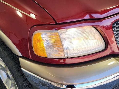 Used 2003 Ford F150 XLT AWD/4WD image 10