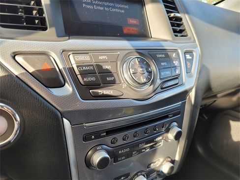 Used 2018 Nissan Pathfinder SL image 22