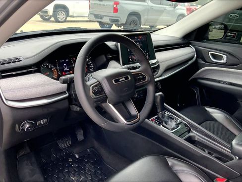 Used 2022 Jeep Compass Latitude w/ Sun and Sound Group AWD/4WD image 18