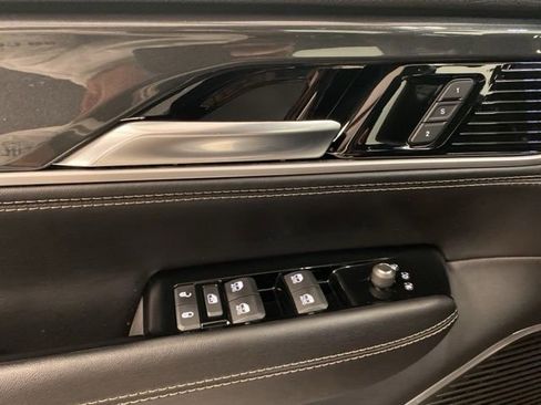 Used 2023 Jeep Wagoneer L 4WD w/ Premium Group I image 21