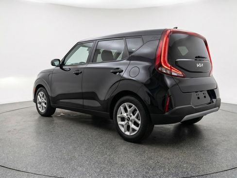 Used 2025 Kia Soul LX w/ LX Technology Package FWD image 6