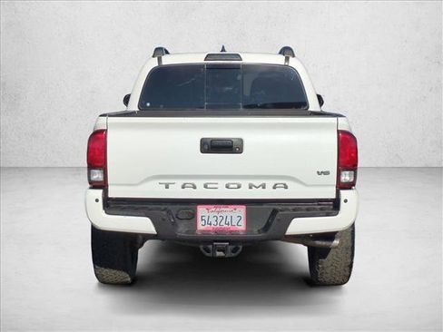 Used 2018 Toyota Tacoma TRD Off-Road w/ Technology Package image 7