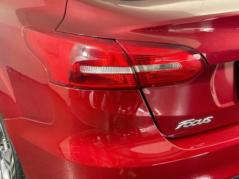 Used 2017 Ford Focus SE FWD image 35