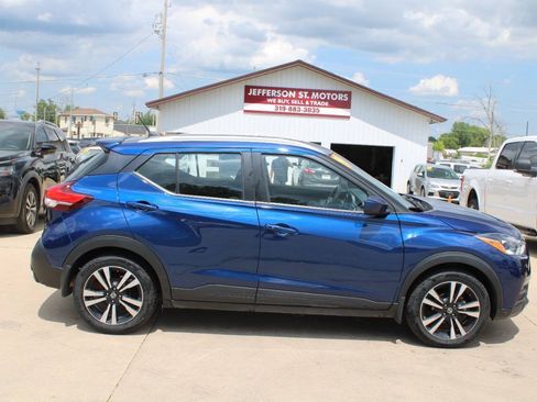 Used 2019 Nissan Kicks SV FWD image 1