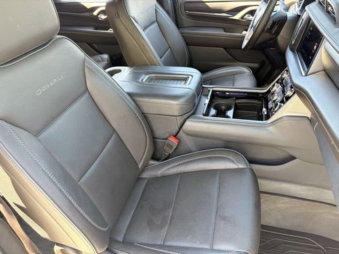 Used 2023 GMC Yukon XL Denali AWD/4WD image 10
