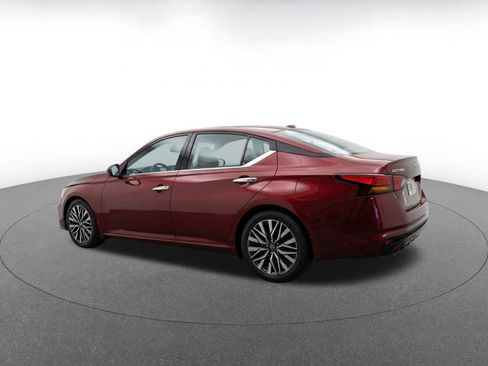 Used 2025 Nissan Altima 2.5 SV FWD image 7