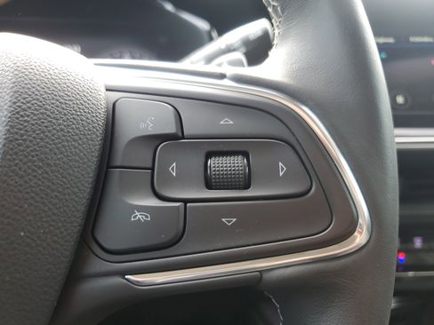 Used 2023 Buick Envision Essence w/ Technology Package I image 21