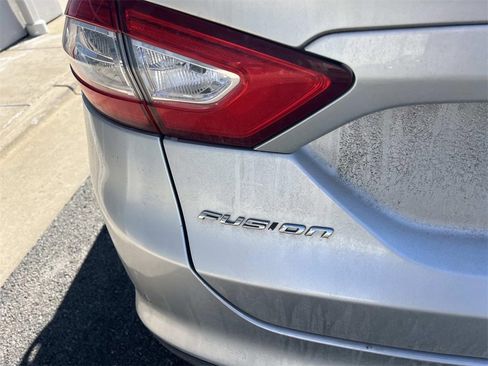 Used 2013 Ford Fusion SE image 16