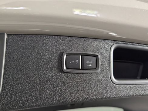 New 2026 Porsche Macan AWD/4WD image 18