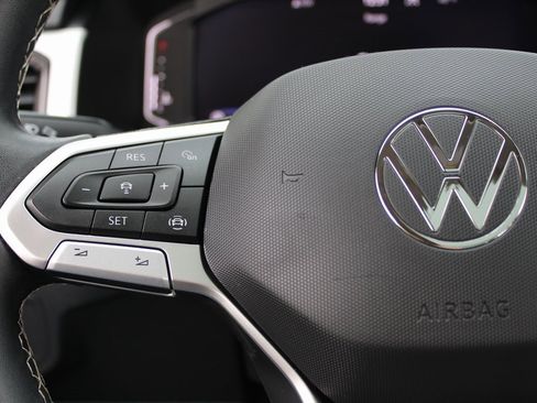 Certified 2022 Volkswagen Atlas SE image 13