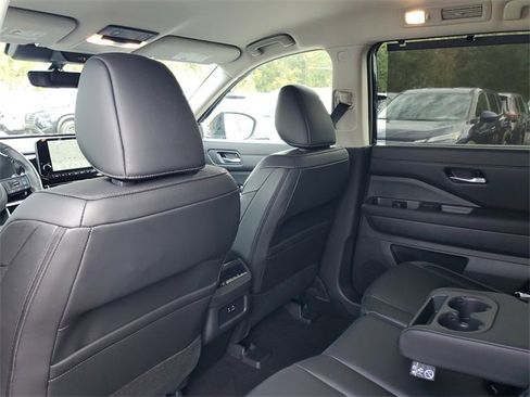 Used 2024 Nissan Pathfinder SL image 29