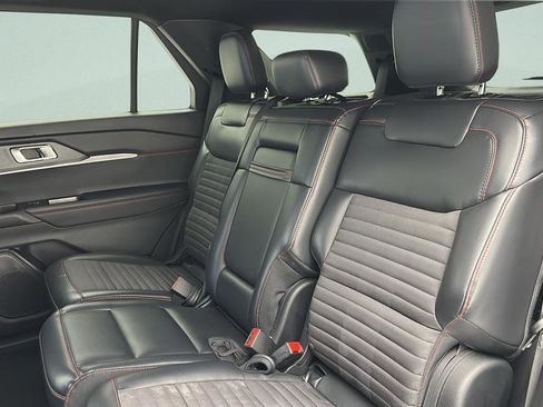 Used 2025 Ford Explorer ST-Line w/ ST-Line Street Pack AWD/4WD image 10