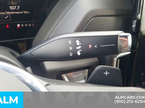 Used 2025 GMC Yukon XL Denali AWD/4WD image 32