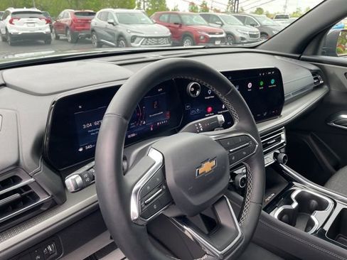 Used 2025 Chevrolet Traverse LT w/ Sun and Wheel Package AWD/4WD image 11